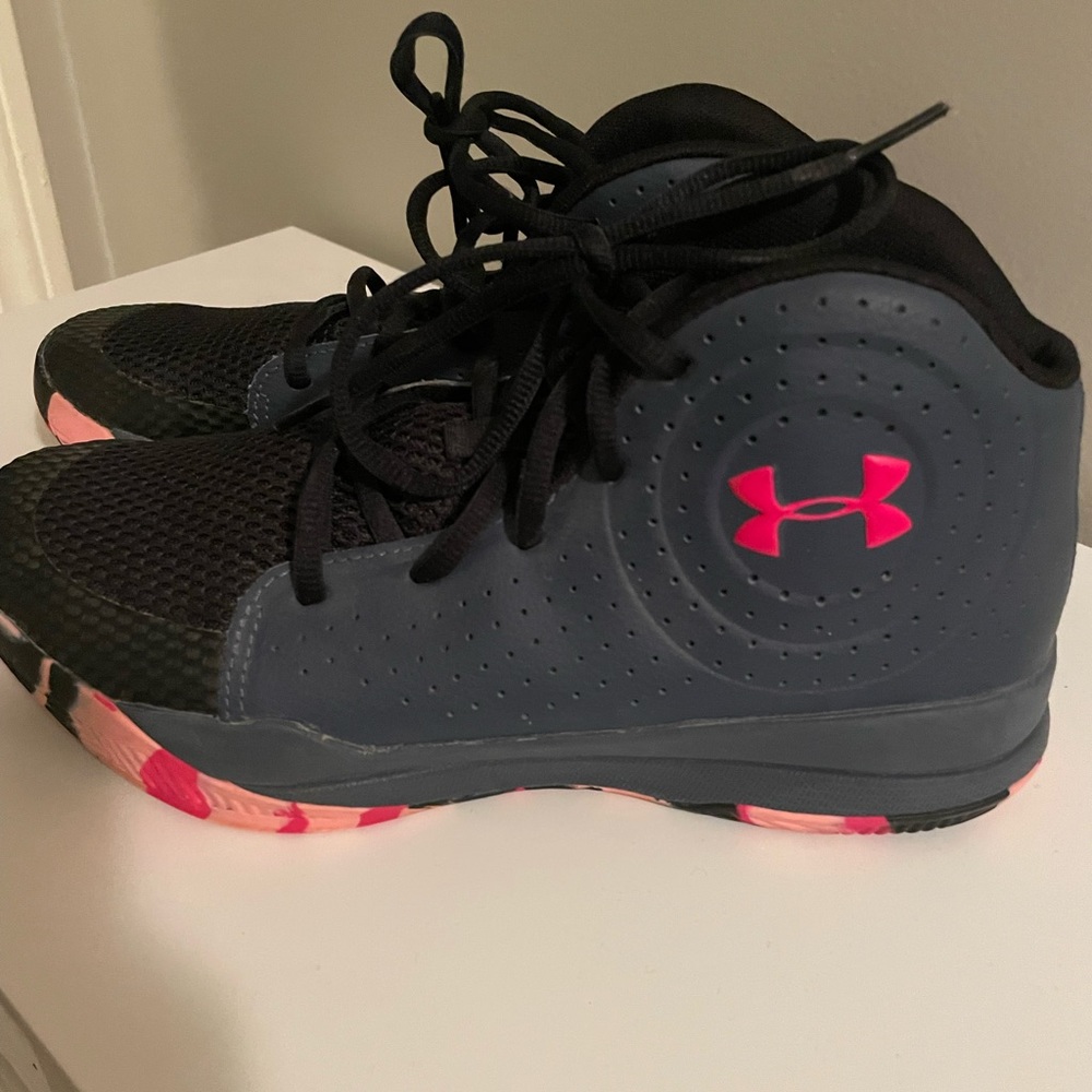 Youth size 7 Under Armour high top sneakers
